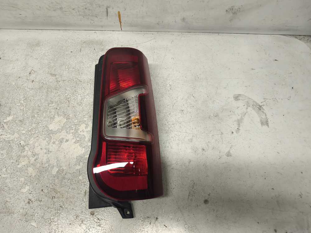 FEU ARRIERE DROIT CITROEN/PEUGEOT/OPEL/FIAT/TOYOTA - Vue 1